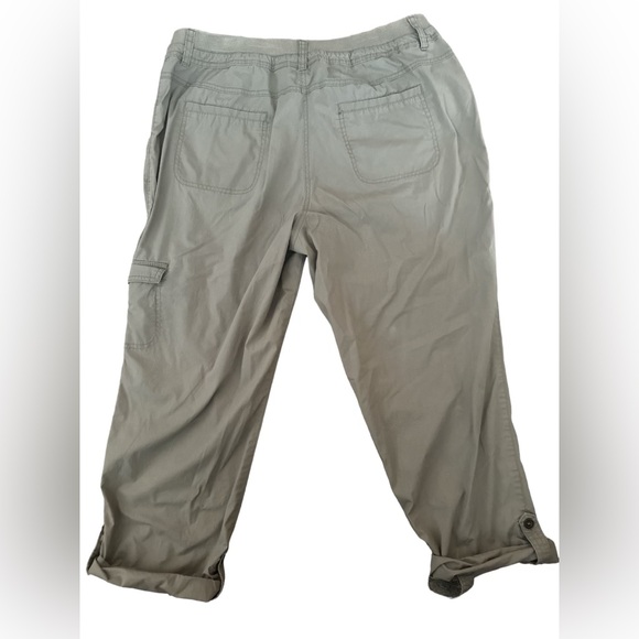 CHICOS CARGO PANTS SZ 2 M 12-14 Beige Tan Khaki Cropped Roll Cuff Button Fly EUC - Picture 7 of 17